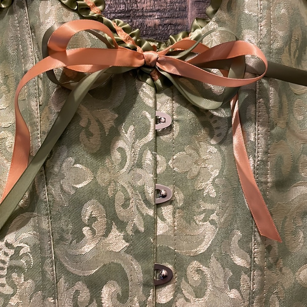 Corset. Absolutely beautiful corset! Size XL. Fits more like medium.